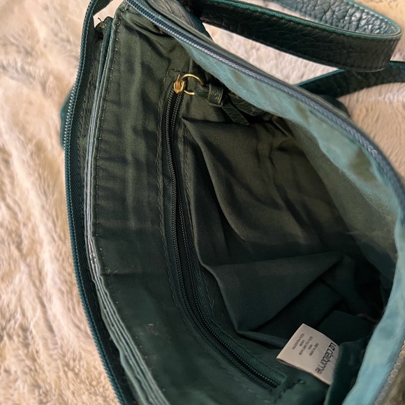 Liz Claiborne faux leather bag - long adjustable strap - Picture 8 of 10